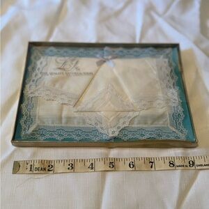 Vintage Elegant Lace Handkerchief Set